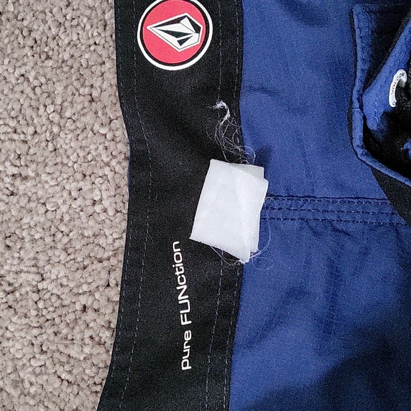 Blue Volcom 32 Waist Boardshorts - Picture 4 of 6